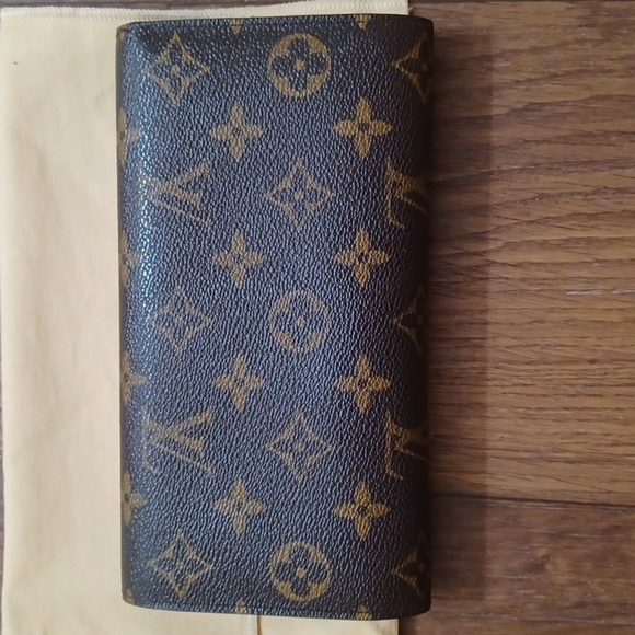 Authentic Louis Vuitton tri fold wallet - Picture 2 of 7
